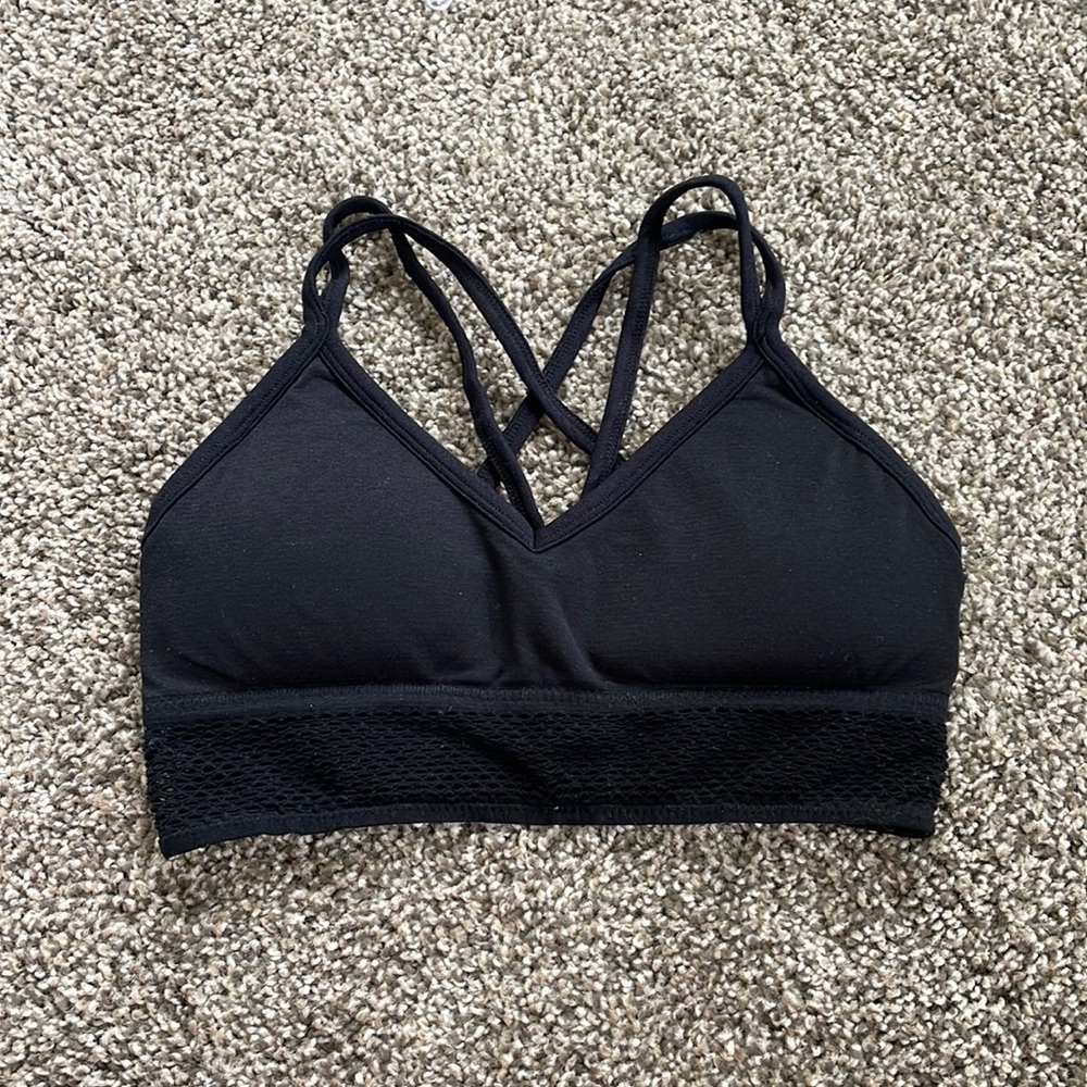 🎉 Forever 21 black sports bra
